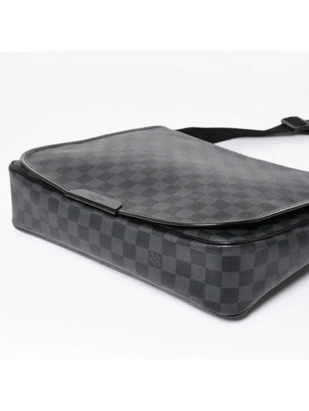 Louis Vuitton Daniel MM Shoulder Bag Damier Graphite Black Silver